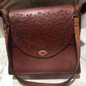 VINTAGE LARGE SADDLE LEATHER HANDBAGS